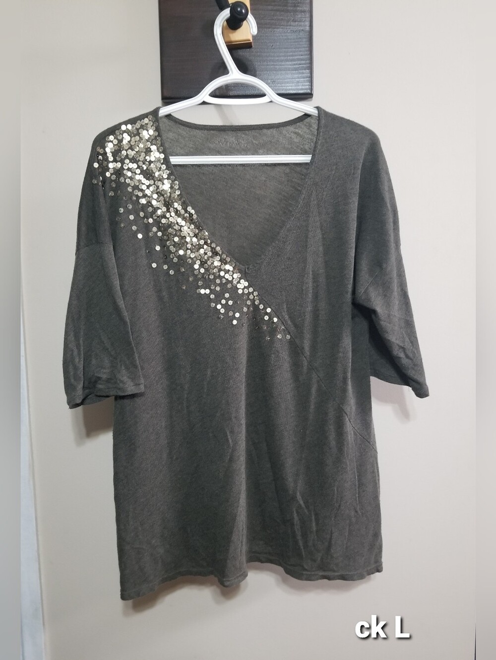 Calvin Klein Green V-Neck Tee with Sequin Detail Large